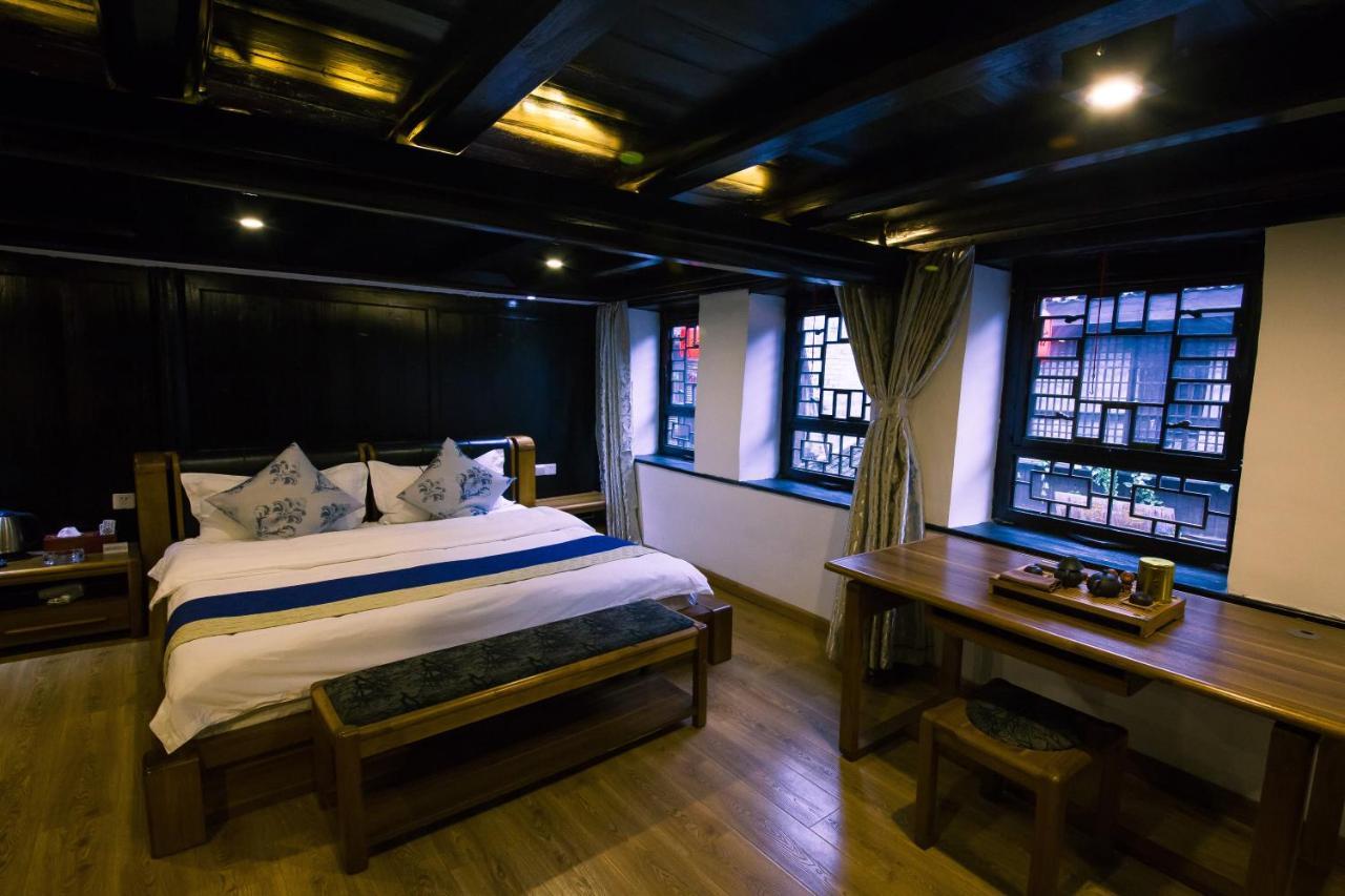 一方砚-旅拍体验民宿 Fenghuang Exterior foto